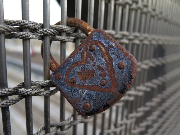 rusted-lock-on-the-fence